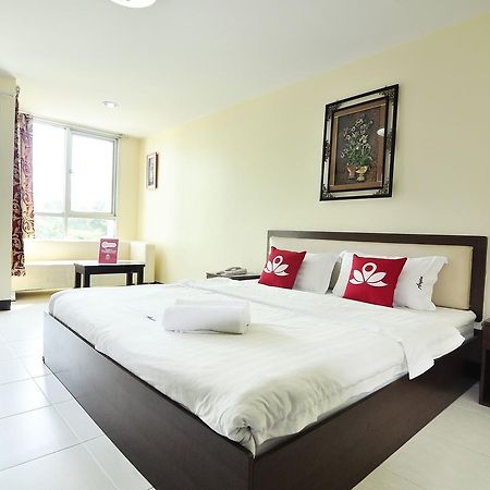 Aryan Suites Hotel Банкок Екстериор снимка