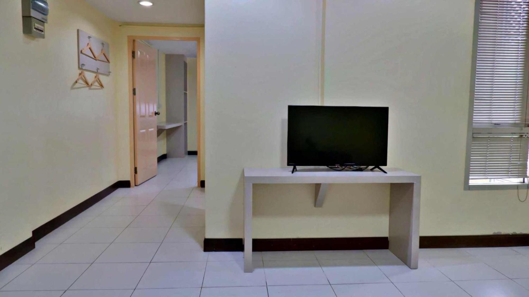 Aryan Suites Hotel Банкок Екстериор снимка