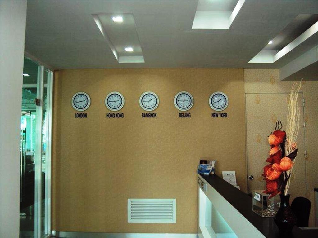 Aryan Suites Hotel Банкок Екстериор снимка