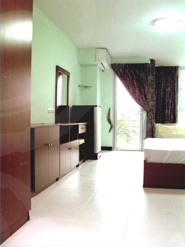 Aryan Suites Hotel Банкок Екстериор снимка
