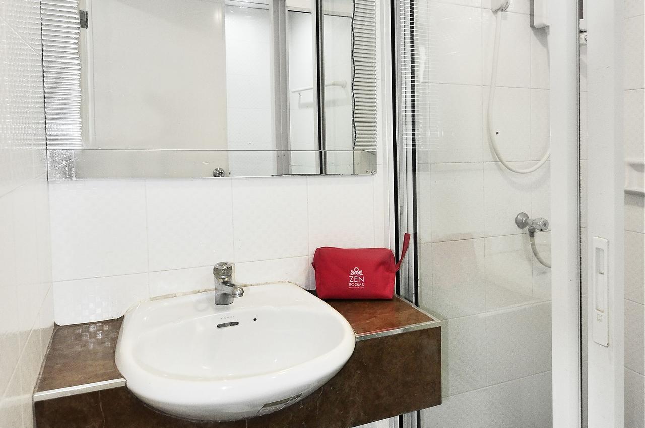 Aryan Suites Hotel Банкок Екстериор снимка