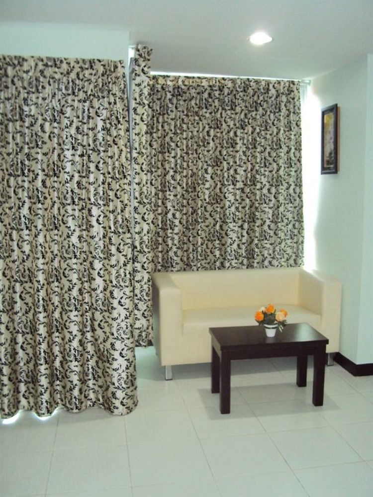 Aryan Suites Hotel Банкок Екстериор снимка