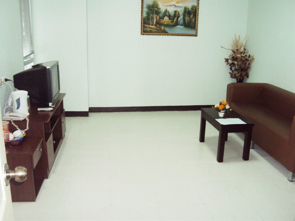Aryan Suites Hotel Банкок Екстериор снимка