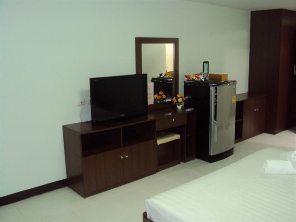 Aryan Suites Hotel Банкок Екстериор снимка