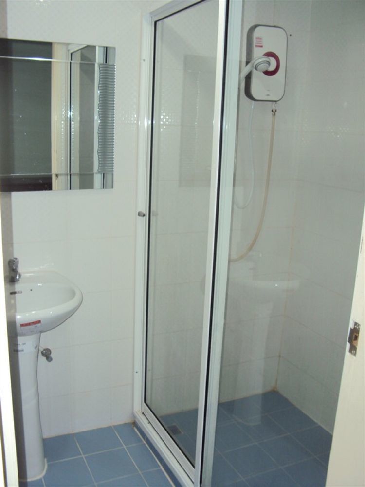 Aryan Suites Hotel Банкок Екстериор снимка