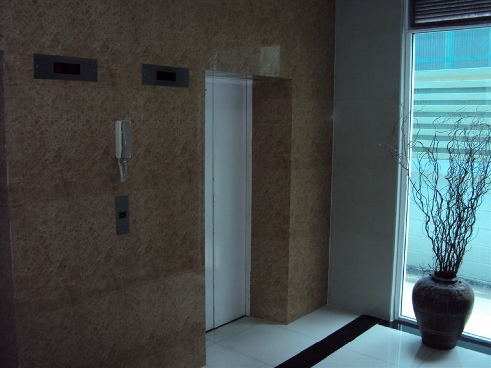 Aryan Suites Hotel Банкок Екстериор снимка