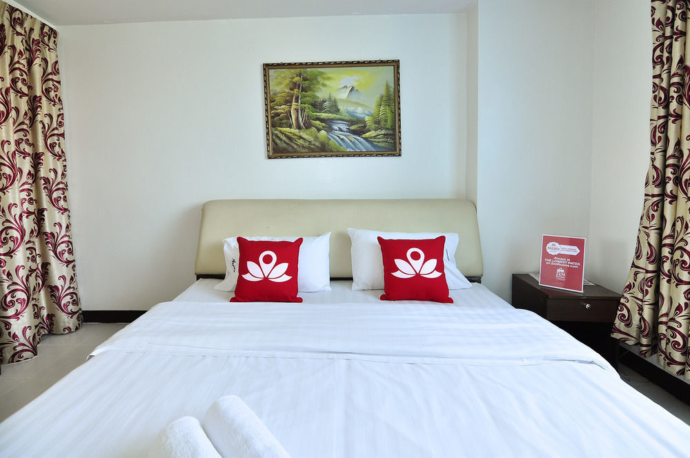 Aryan Suites Hotel Банкок Екстериор снимка
