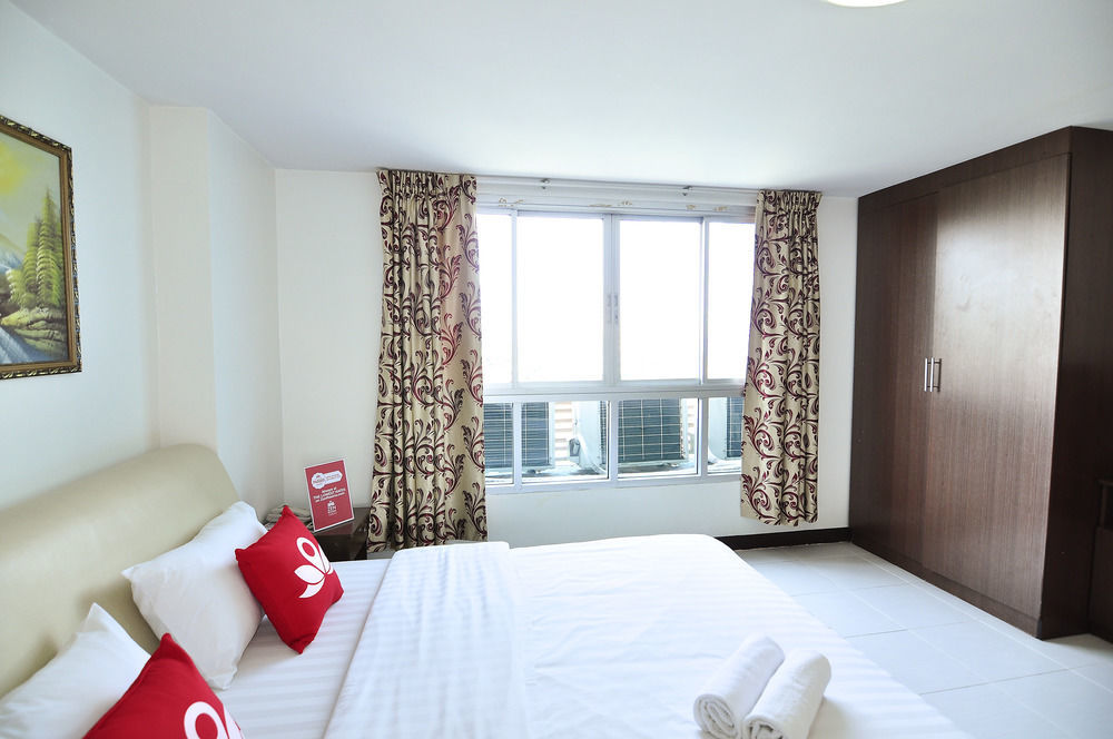 Aryan Suites Hotel Банкок Екстериор снимка