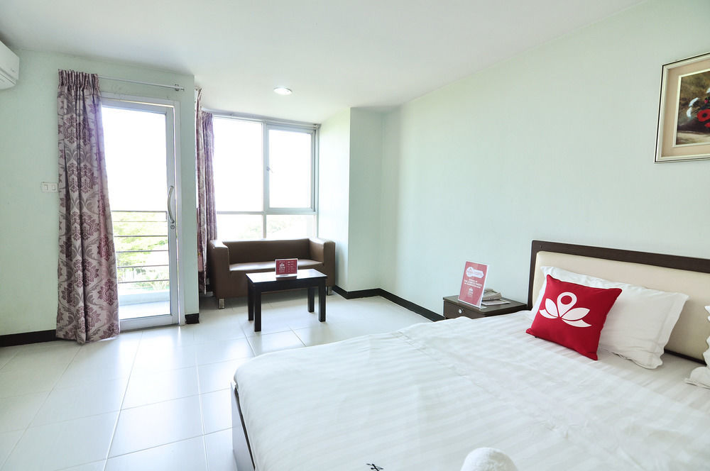 Aryan Suites Hotel Банкок Екстериор снимка